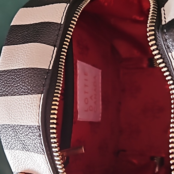 Brand New Black White Striped pattern round bag - Picture 4 of 6